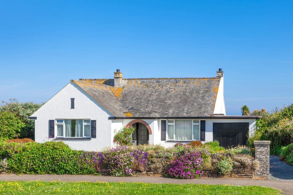 Elegant bungalow with garden